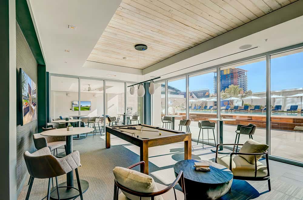 CozySuites Adeline 2BR - gym, pool, valet parking!