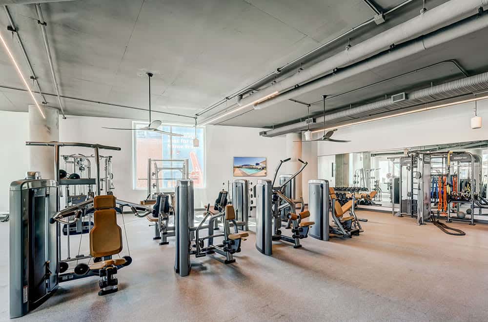 CozySuites Adeline 2BR - gym, pool, valet parking!