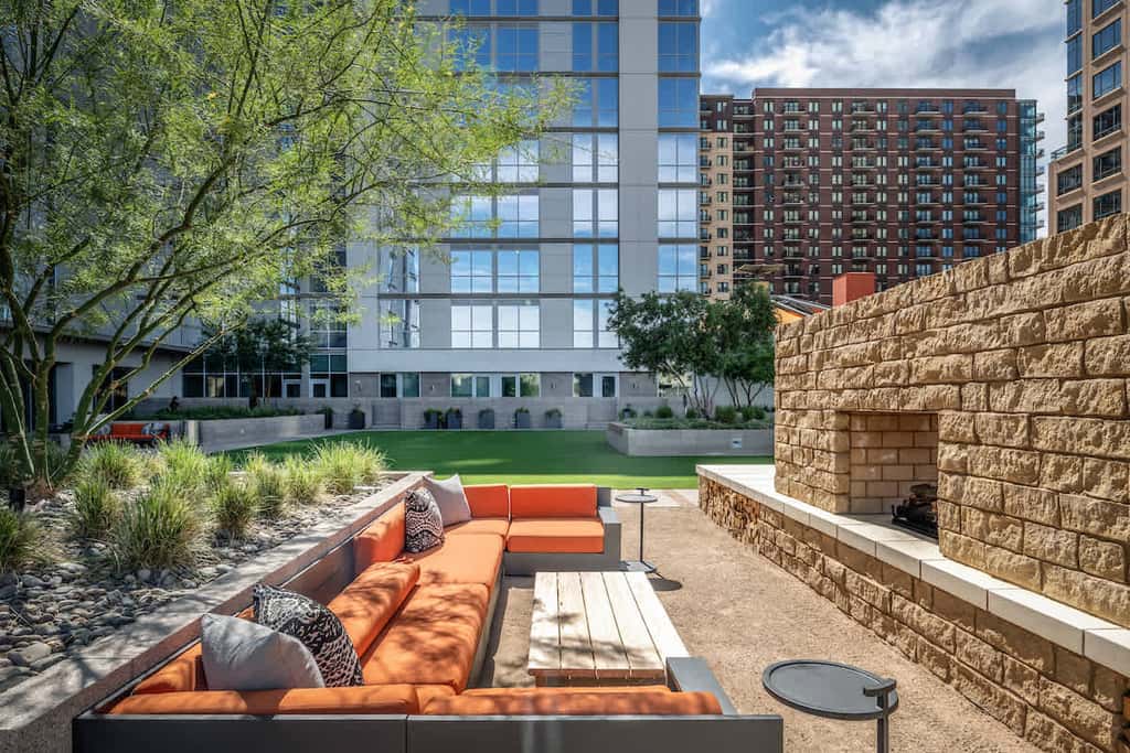 CozySuites Adeline 2BR - gym, pool, valet parking!