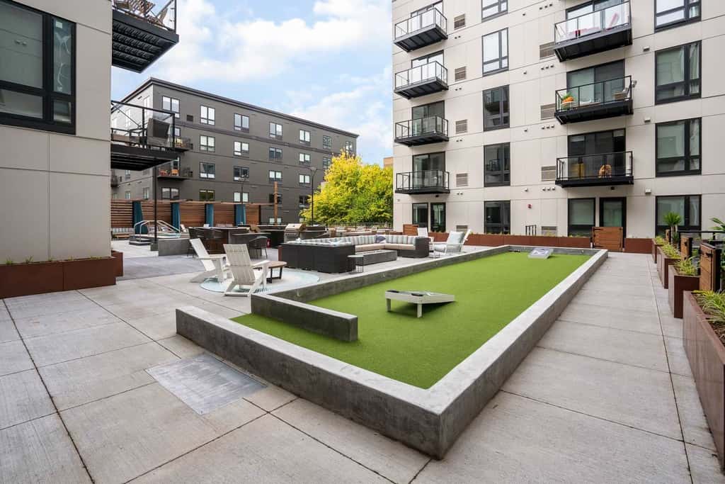 CozySuites Marquee 1BR w/ pool & gym | Queen bed