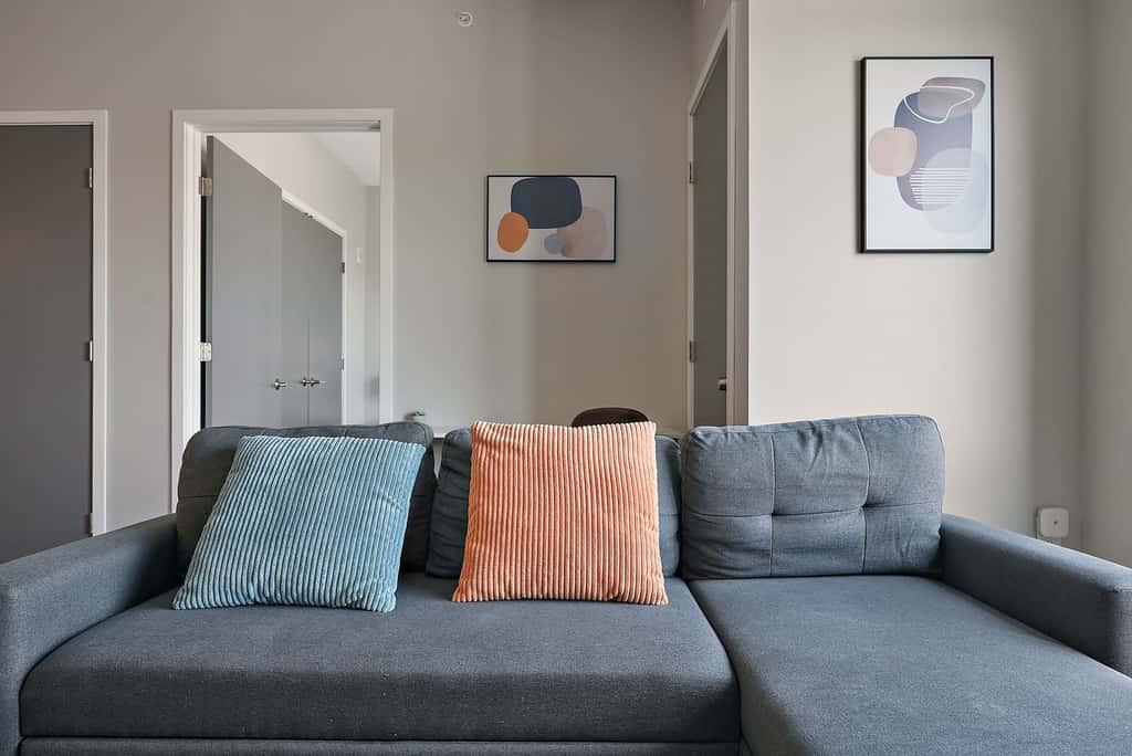 CozySuites Marquee 1BR w/ pool & gym | Queen bed