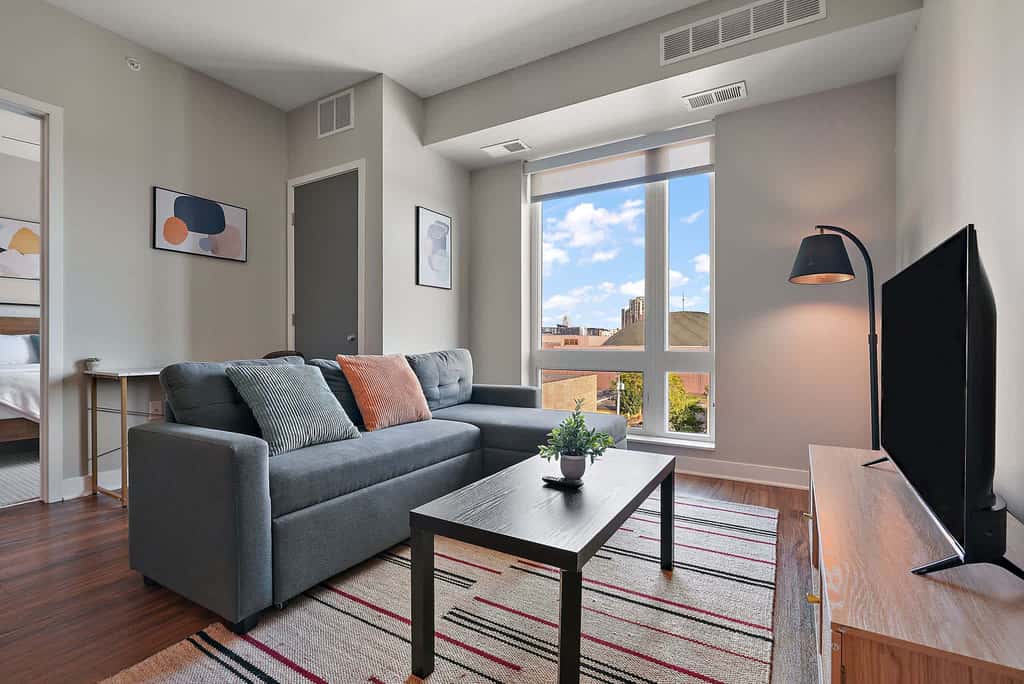CozySuites Marquee 1BR w/ pool & gym | Queen bed