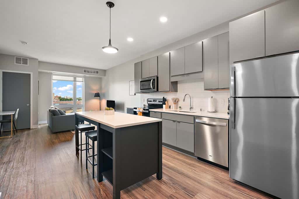 CozySuites Marquee 1BR w/ pool & gym | Queen bed
