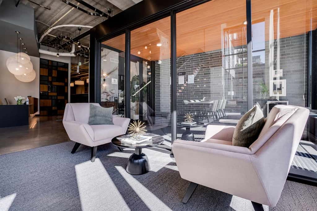 CozySuites in Marquee Studio King with pool & gym
