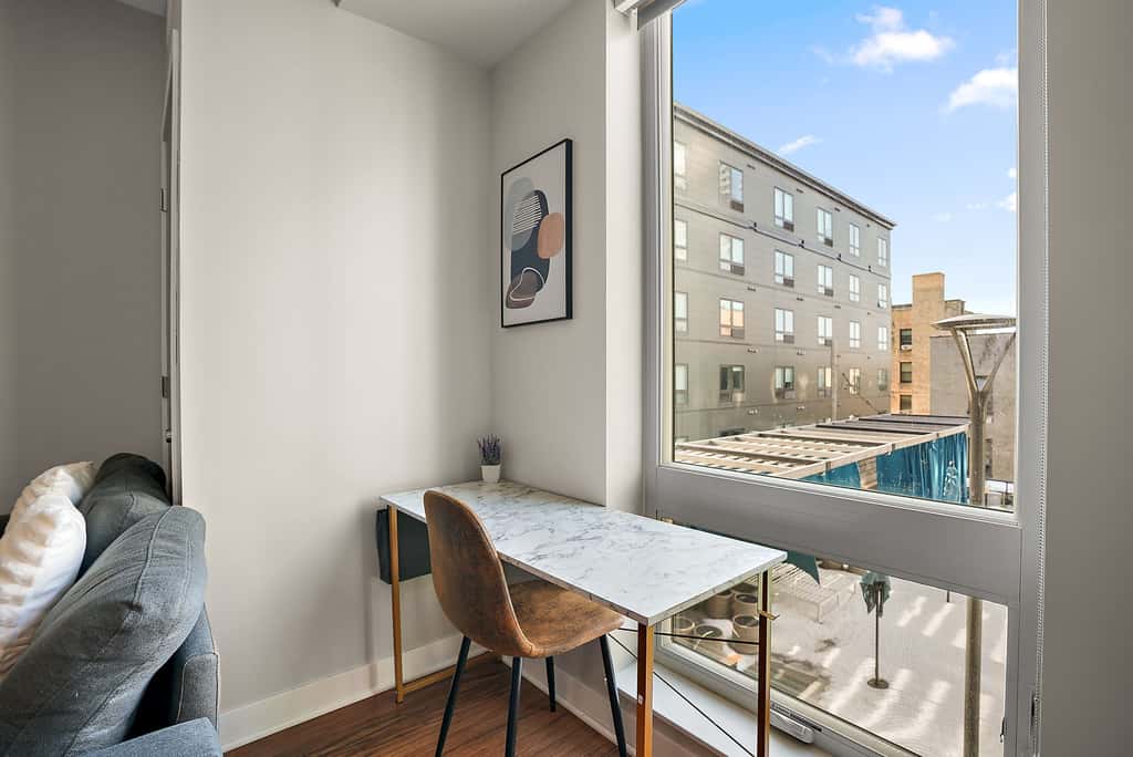 CozySuites in Marquee Studio King with pool & gym