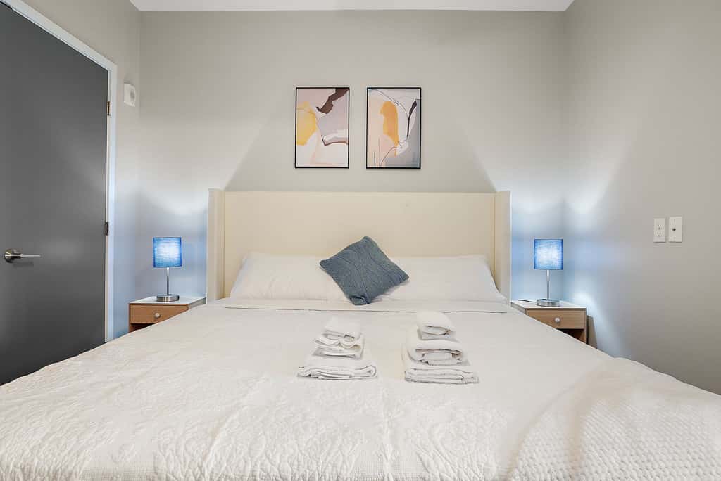 CozySuites in Marquee Studio King with pool & gym