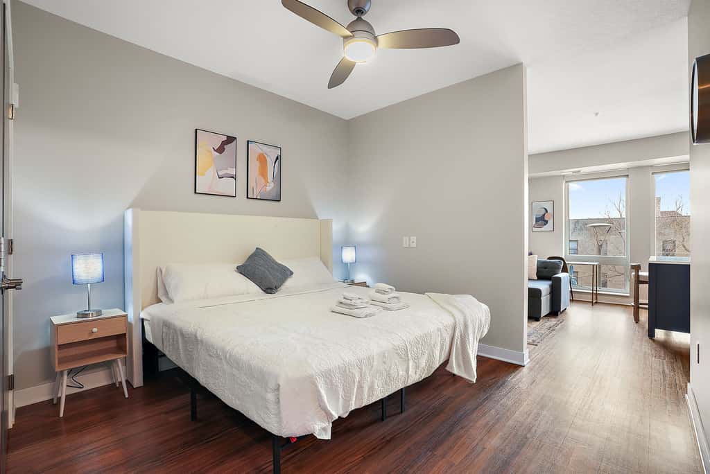 CozySuites in Marquee Studio King with pool & gym