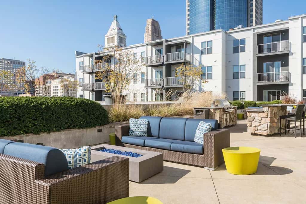1BR/1BA CozySuites at the Banks