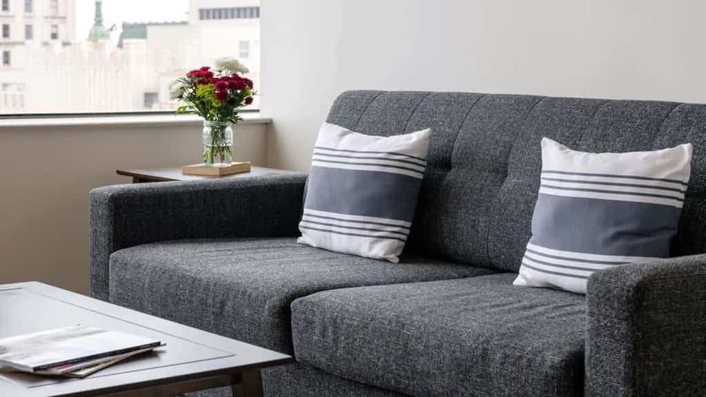TWO Comfort CozySuites at LTV 4BR with Pool, Gym