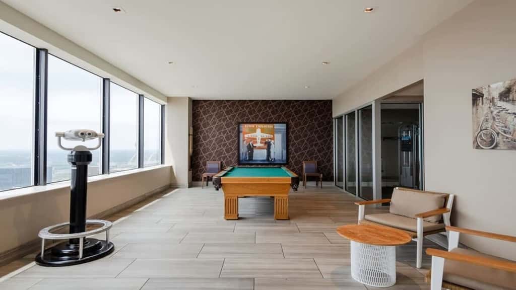TWO Comfort CozySuites at LTV 4BR with Pool, Gym