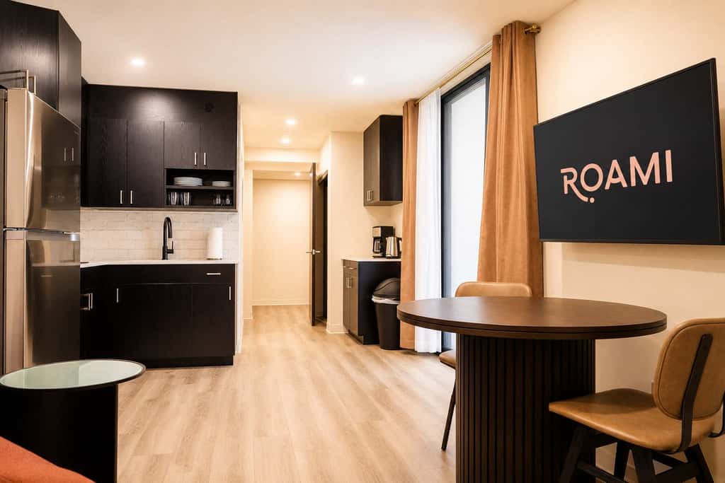 Roami at the Fitz | 1BR sleeps 4 | gym