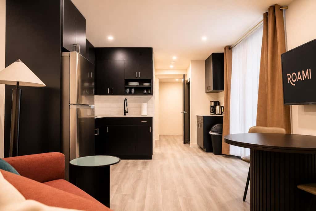 Roami at the Fitz | 1BR sleeps 4 | gym