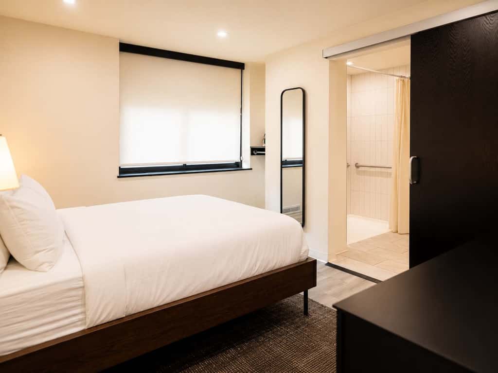 Roami at the Fitz | 1BR sleeps 4 | gym