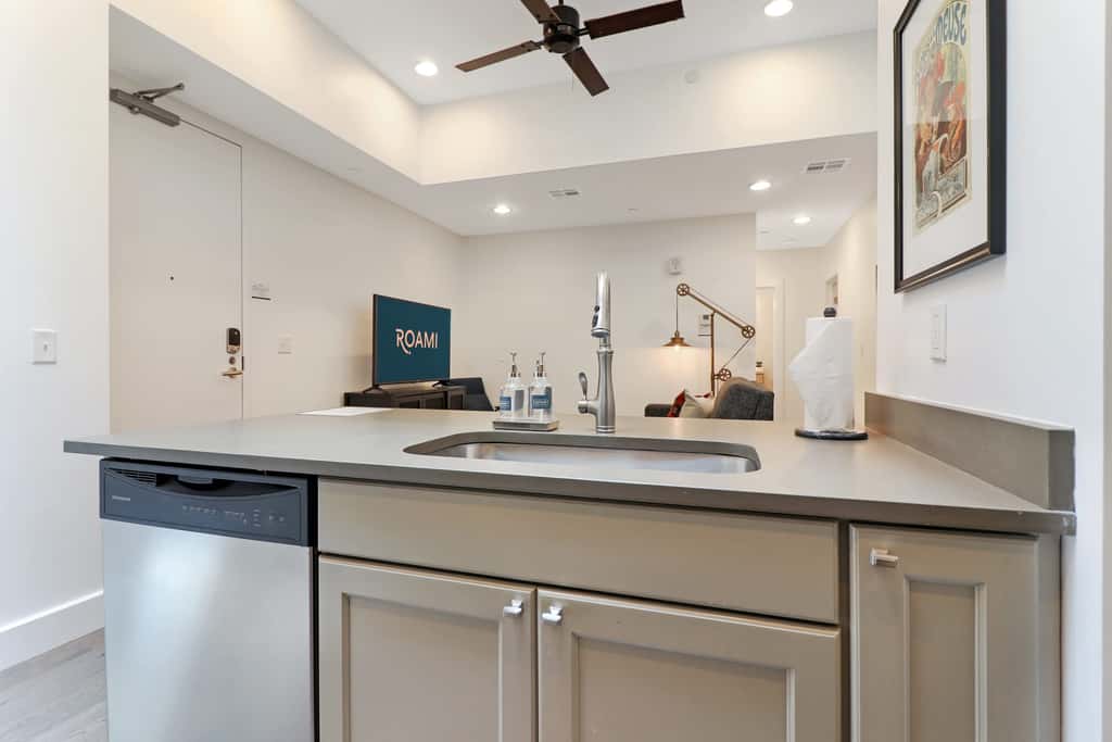 Roami at Bourbon Place |1 Block to Bourbon St| 1BR