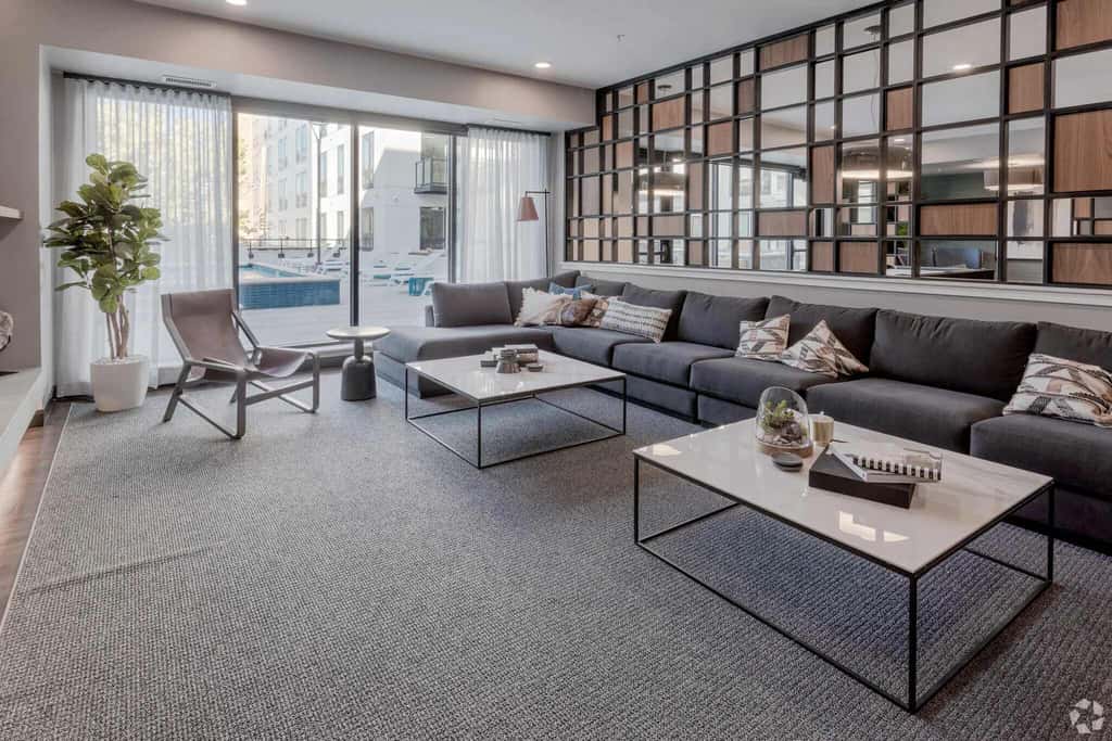 CozySuites in Marquee Studio Queen with pool & gym