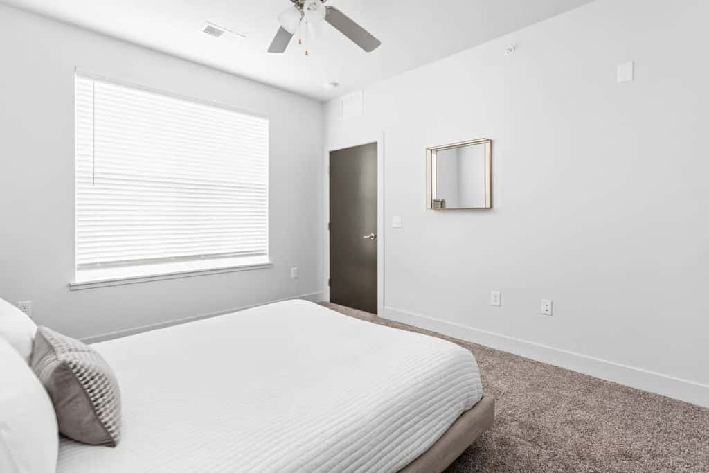 CozySuites Nora 2BR/1BA near Fashion Mall