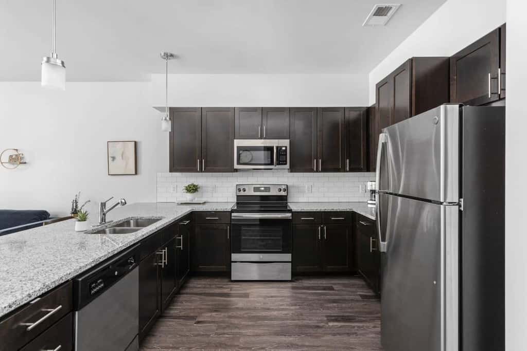 CozySuites Nora 2BR/1BA near Fashion Mall