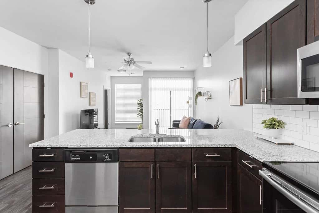 CozySuites Nora 2BR/1BA near Fashion Mall