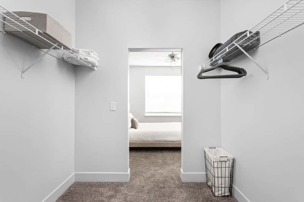 CozySuites Nora 2BR/1BA near Fashion Mall