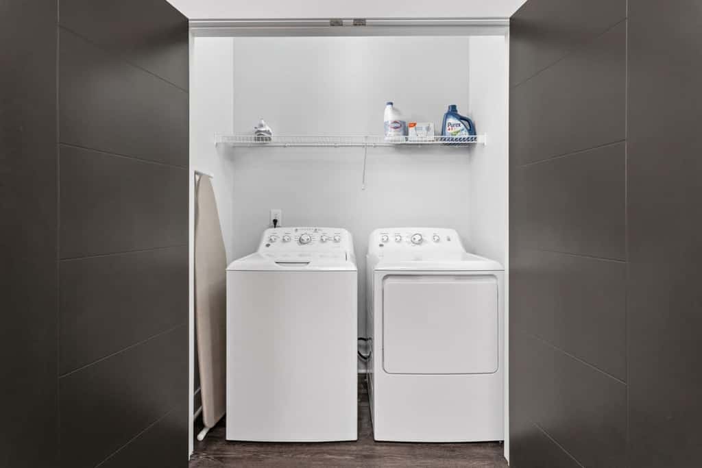 CozySuites Nora 2BR/1BA near Fashion Mall