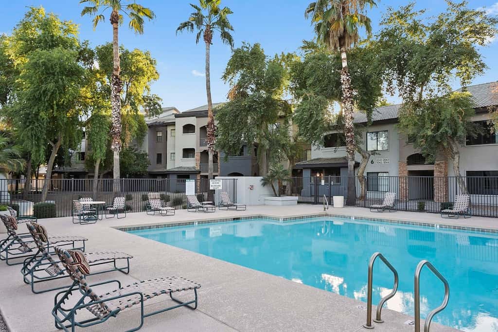 CozySuites Chandler 2BR with 2 pools + Jacuzzi!