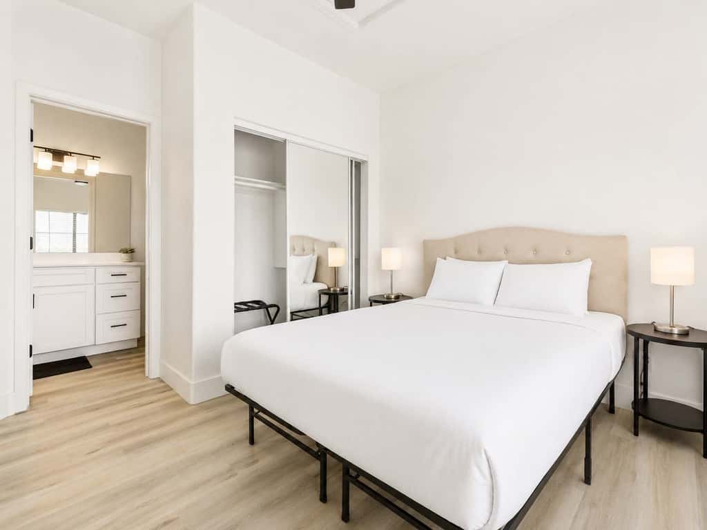 CozySuites Chandler 2BR with 2 pools + Jacuzzi!