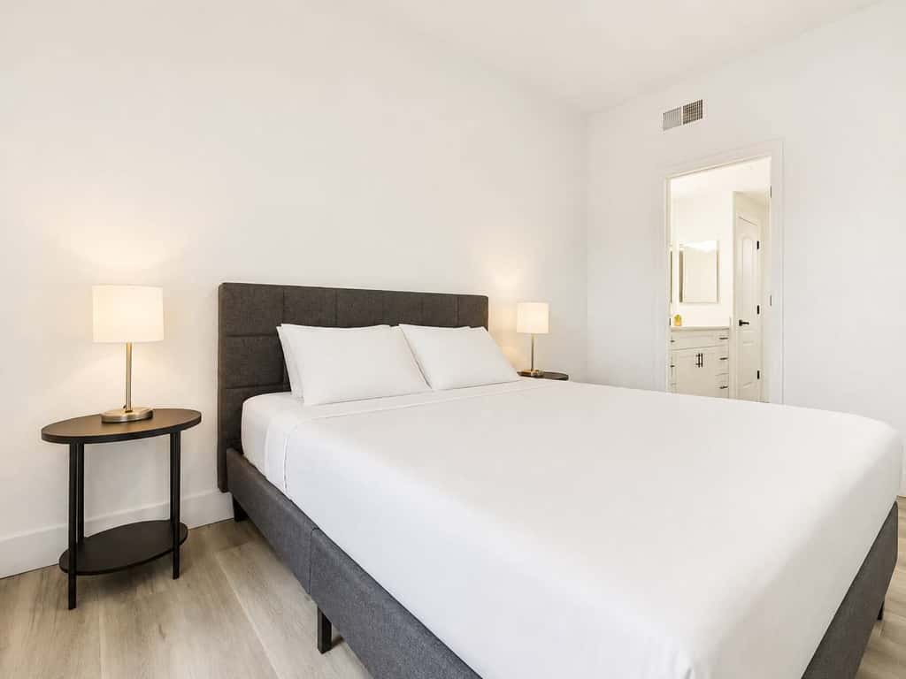 CozySuites Chandler 2BR with 2 pools + Jacuzzi!