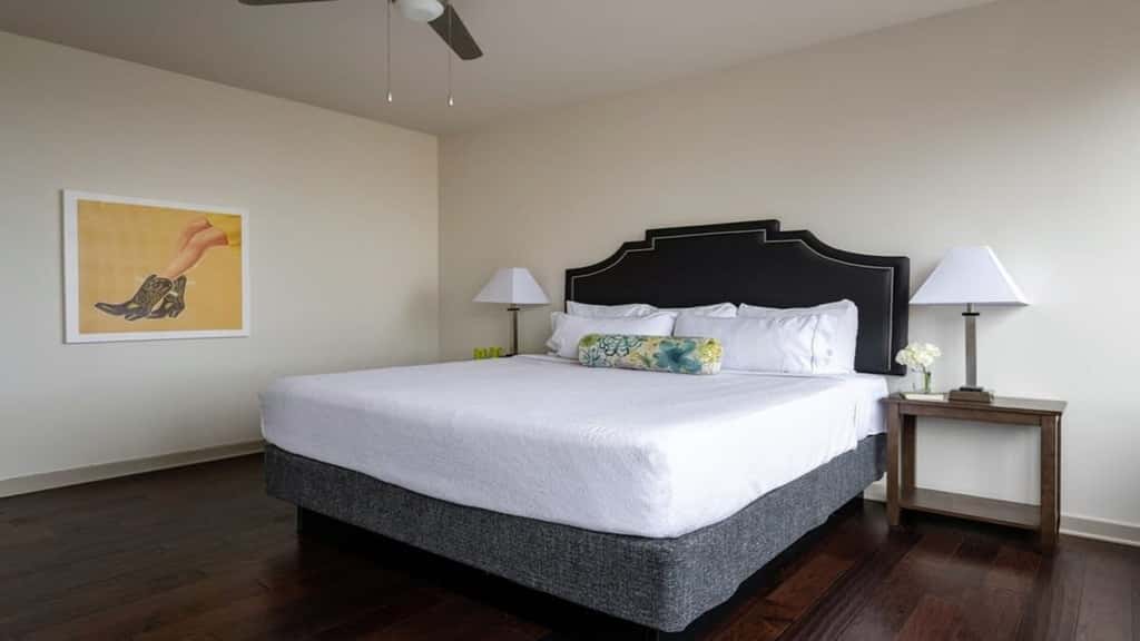 TWO Relaxed CozySuites at LTV 4BR with Pool, Gym