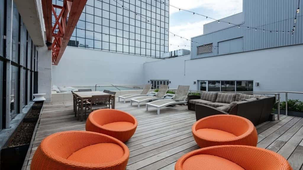 TWO Relaxed CozySuites at LTV 4BR with Pool, Gym