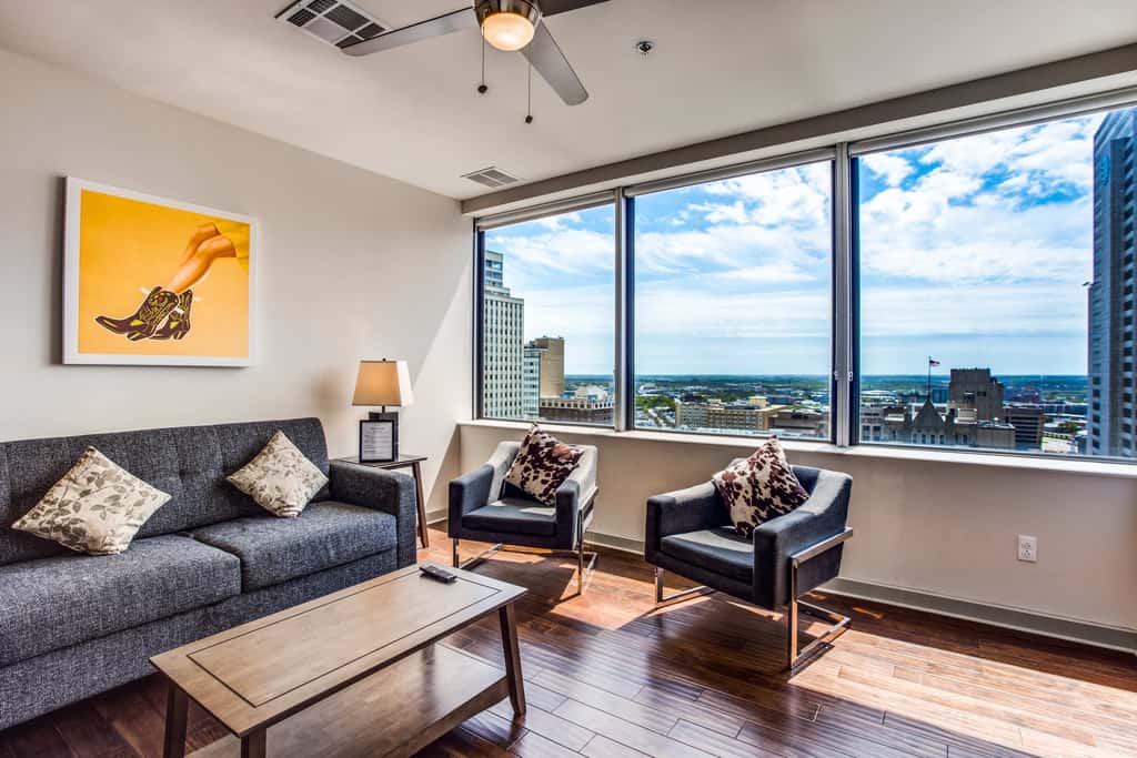 TWO Relaxed CozySuites at LTV 4BR with Pool, Gym