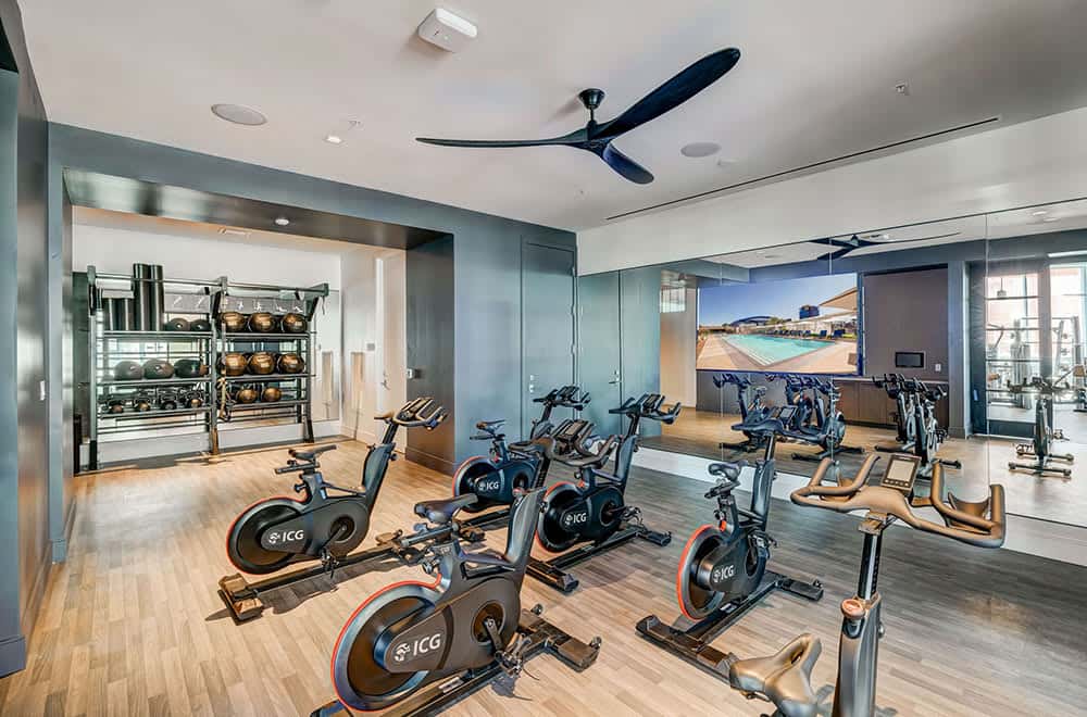 CozySuites Adeline - valet parking, gym, pool | 1BR