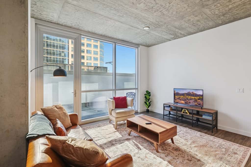 CozySuites Adeline - valet parking, gym, pool | 1BR