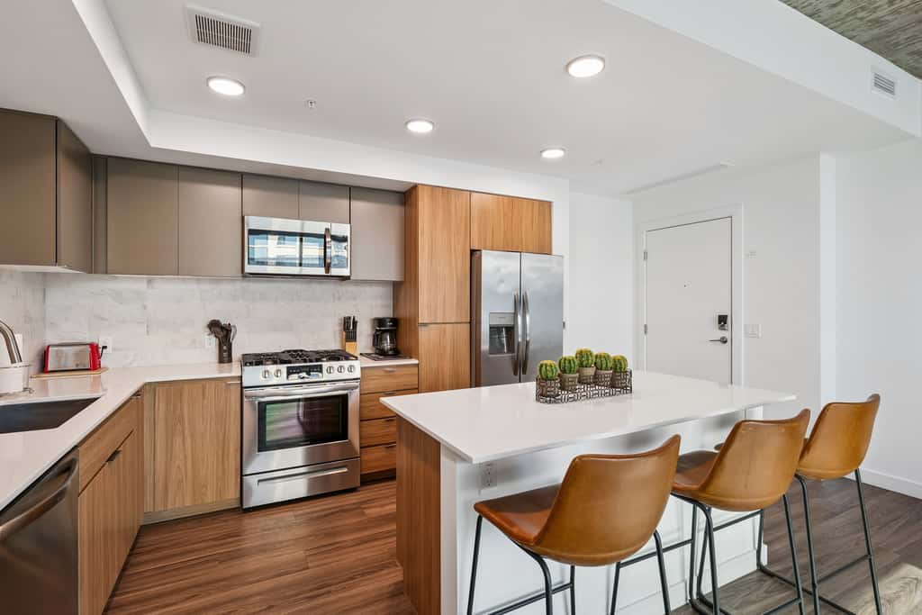 CozySuites Adeline - valet parking, gym, pool | 1BR