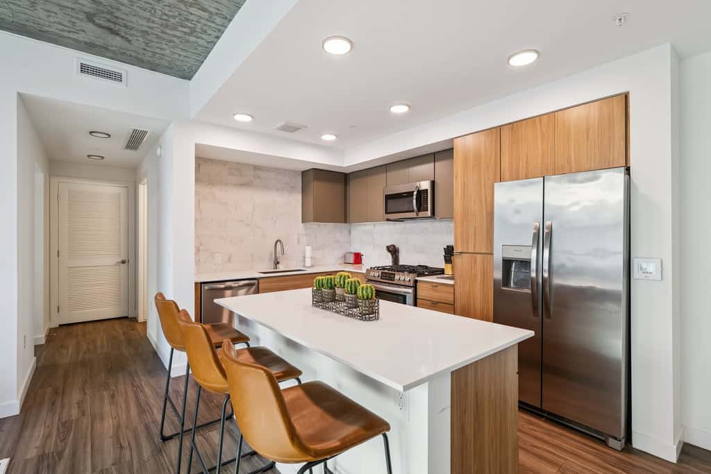CozySuites Adeline - valet parking, gym, pool | 1BR