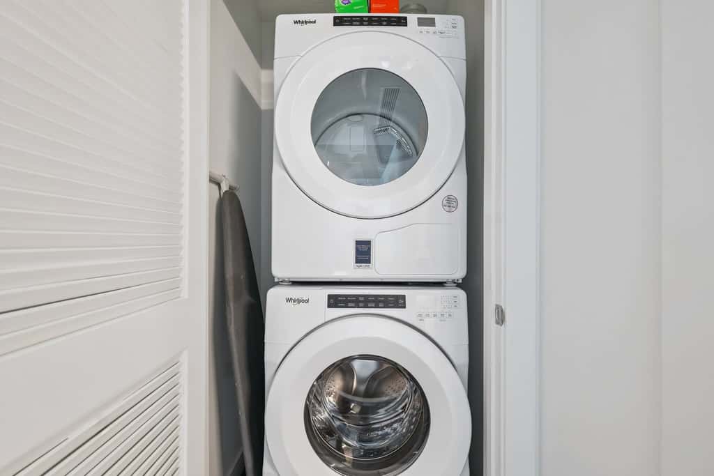 CozySuites Adeline - valet parking, gym, pool | 1BR