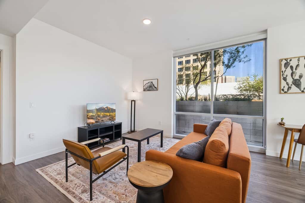 CozySuites Adeline 2BR - valet parking, gym, pool!