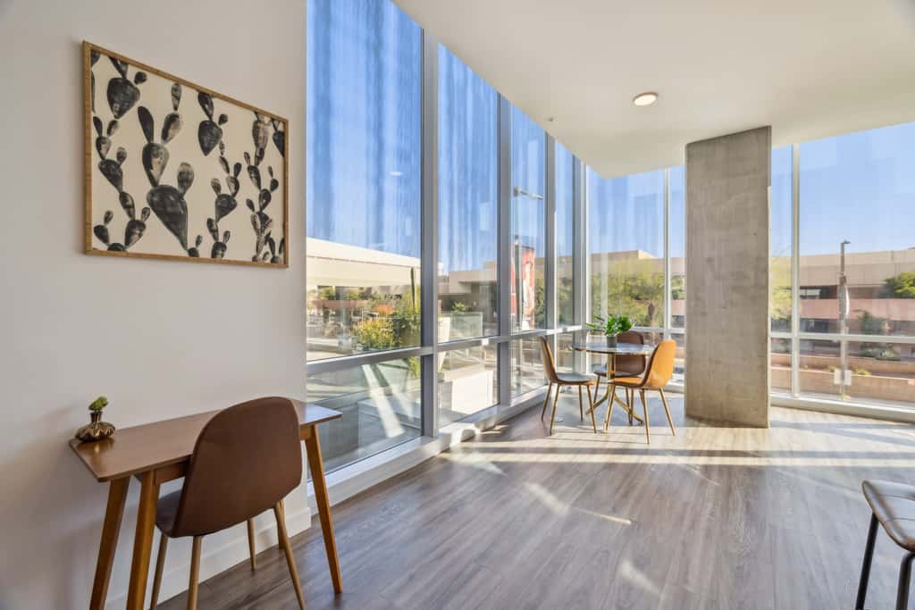 CozySuites Adeline 2BR - valet parking, gym, pool!