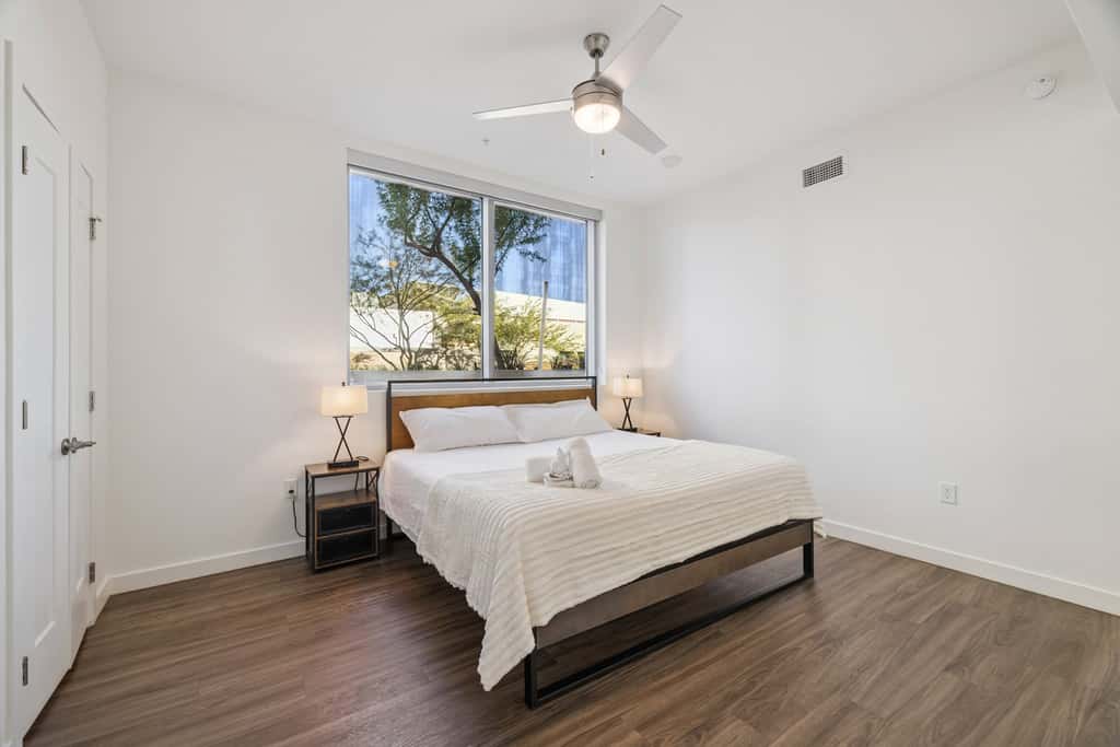 CozySuites Adeline 2BR - valet parking, gym, pool!