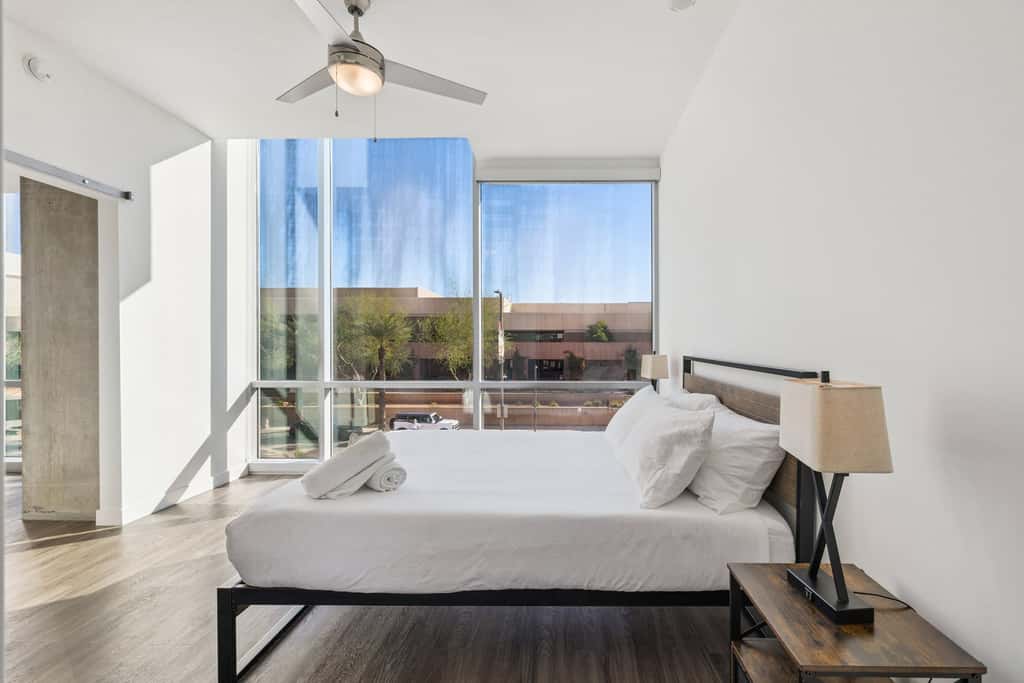 CozySuites Adeline 2BR - valet parking, gym, pool!