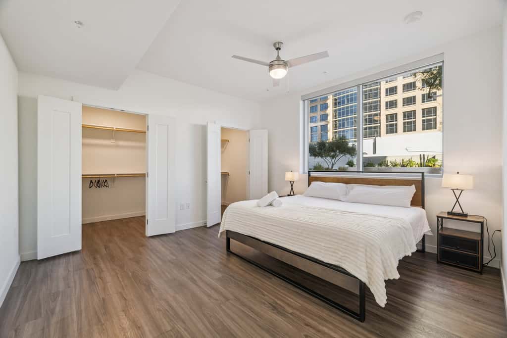 CozySuites Adeline 2BR - valet parking, gym, pool!