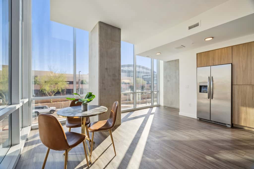 CozySuites Adeline 2BR - valet parking, gym, pool!