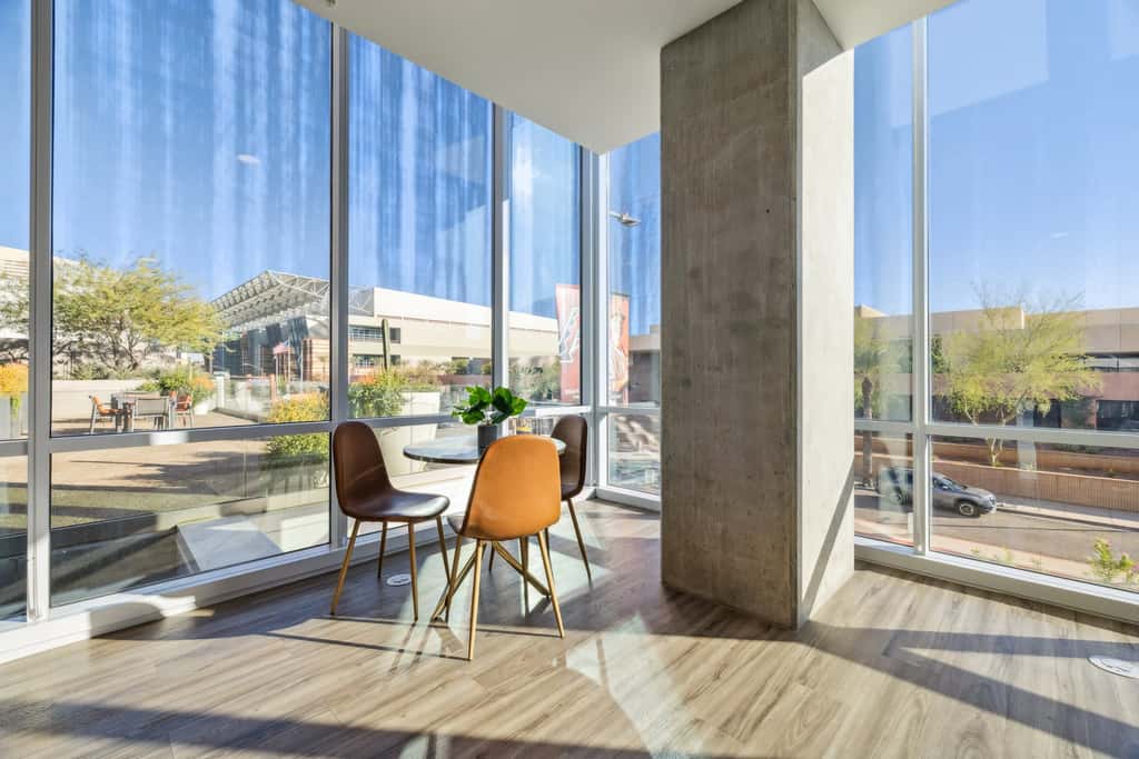 CozySuites Adeline 2BR - valet parking, gym, pool!