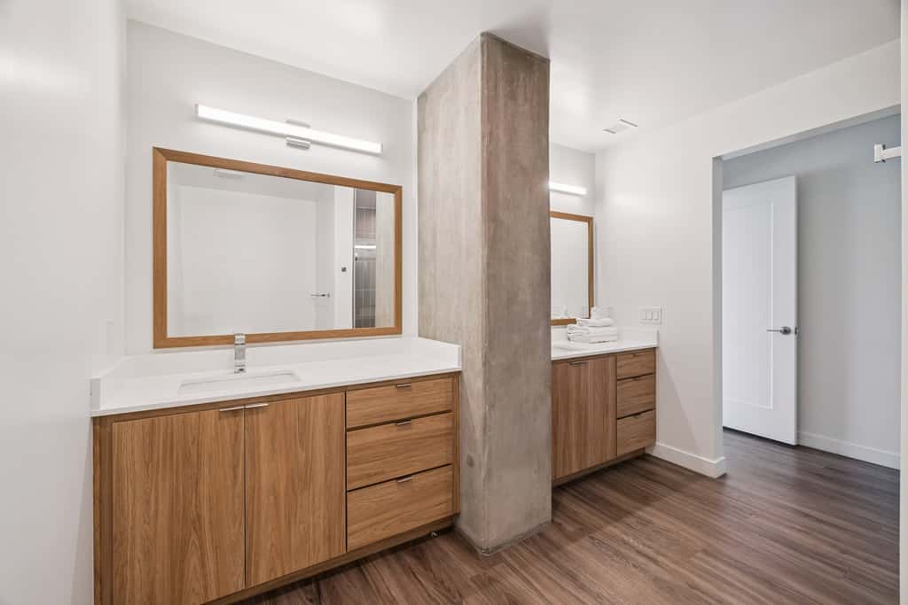 CozySuites Adeline 2BR - valet parking, gym, pool!