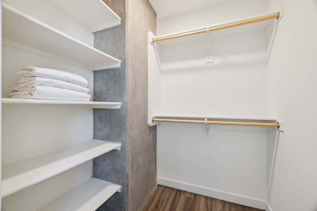 CozySuites Adeline 2BR - valet parking, gym, pool!