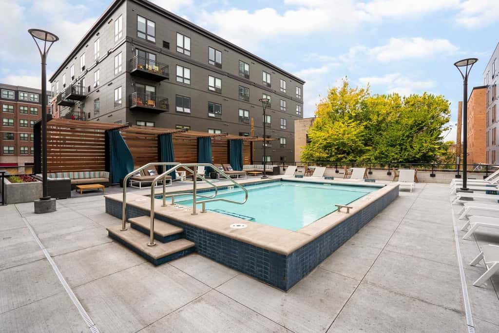 CozySuites in Marquee Studio w/ balcony,pool & gym