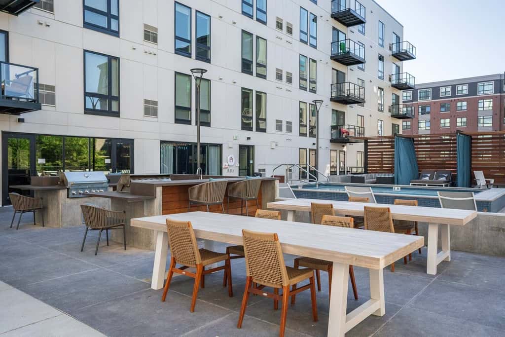 CozySuites in Marquee Studio w/ balcony,pool & gym