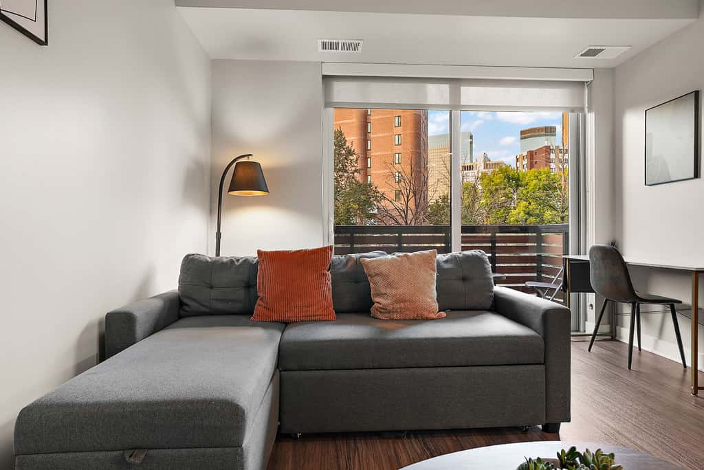 CozySuites in Marquee Studio w/ balcony,pool & gym