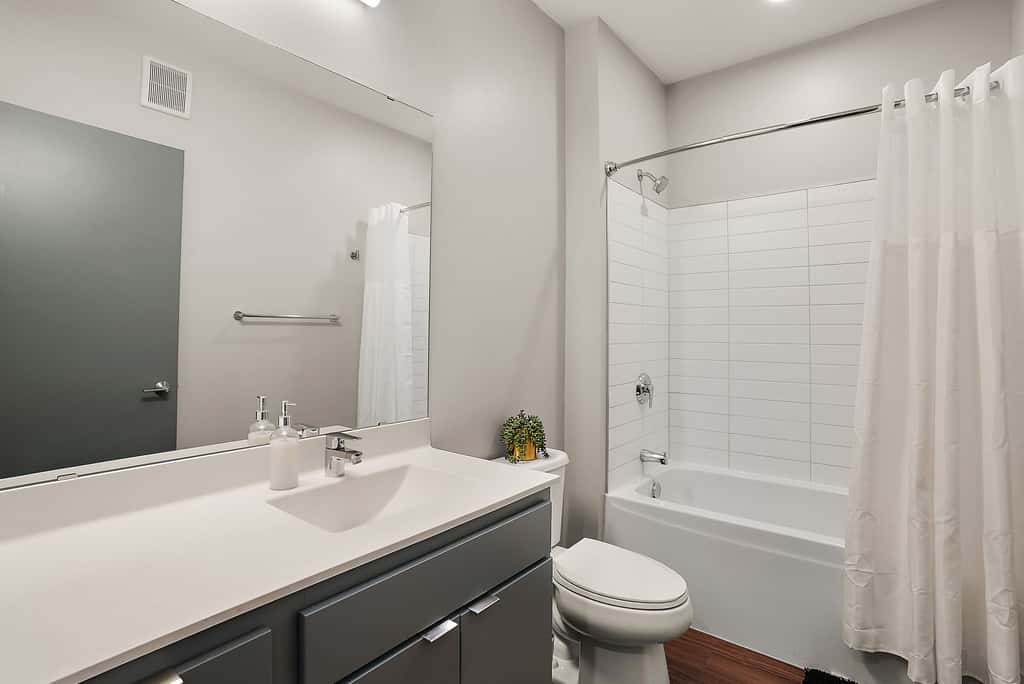 CozySuites in Marquee Studio w/ balcony,pool & gym