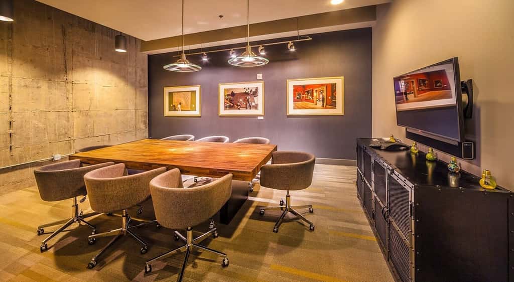 CozySuites | 3BR Monument Circle, Indy with parking