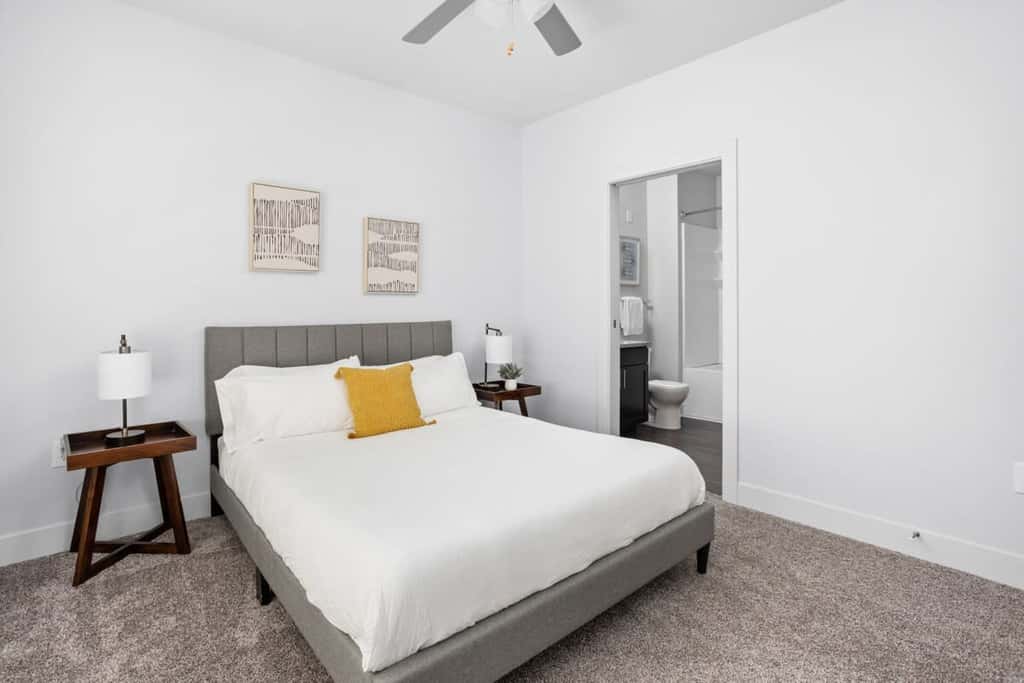 CozySuites Modern 2BR/2BA, Nora Indianapolis